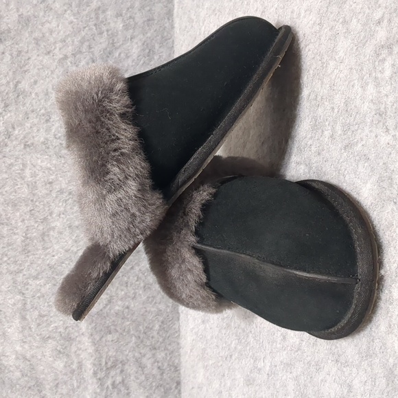 UGG Scuffette II Black Suede Slippers Womens Size 8 - Picture 4 of 9